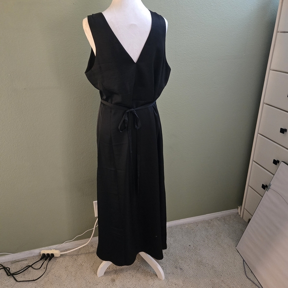 💛 2/$19 or 3/$25  Old Navy Black Backless Evening Dress - Picture 2 of 4